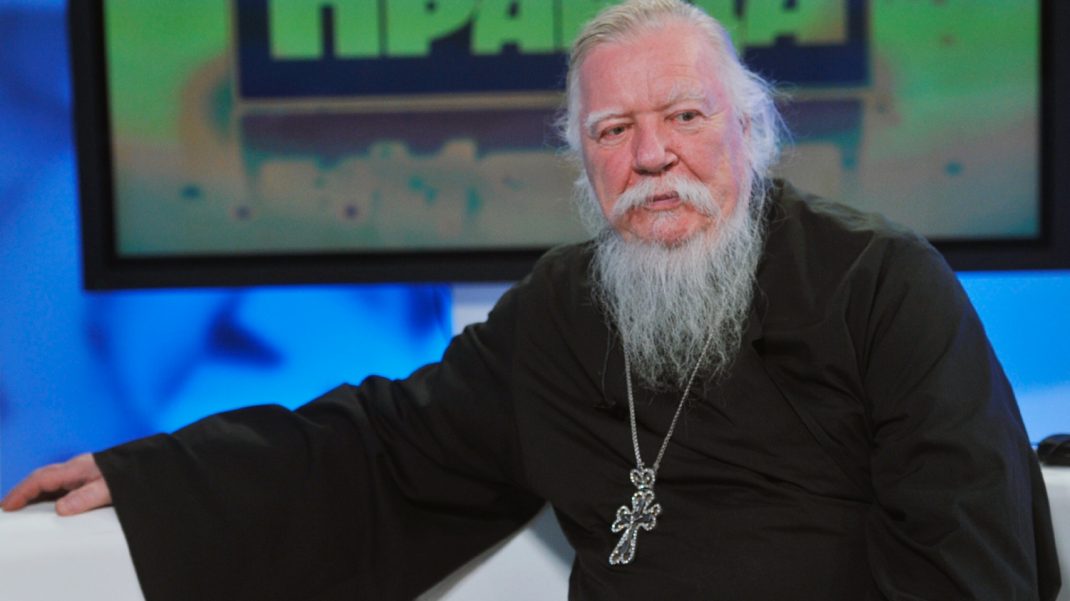 Шоу про батюшку. Старейший клирик РПЦ. Священники Кемерово Маяренко Андрей. Галина Царева отзывы священников РПЦ.